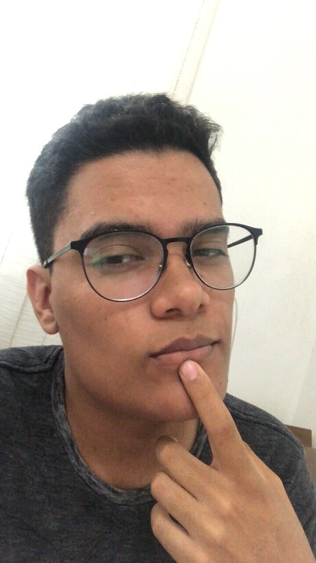 Naakte gelekte OnlyFans-foto van Felipe