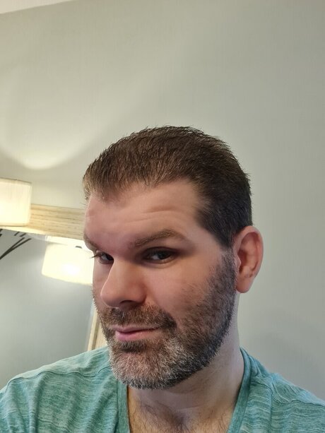 Naakte gelekte OnlyFans-foto van Diesel Dong