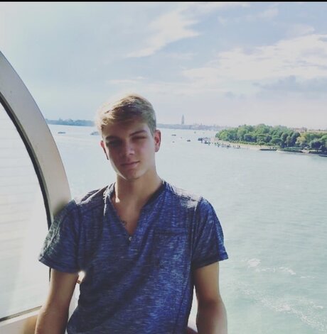 Naakte gelekte OnlyFans-foto van Ampson