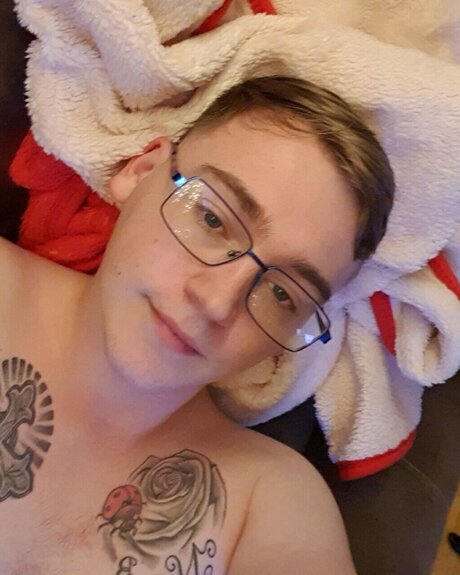 Naakte gelekte OnlyFans-foto van Kyle