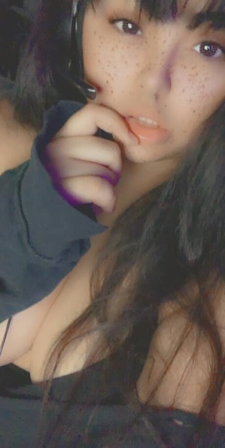 Naakte gelekte OnlyFans-foto van Genny