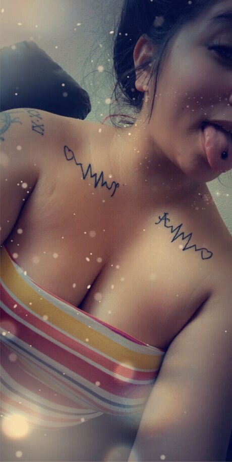 Naakte gelekte OnlyFans-foto van Regina