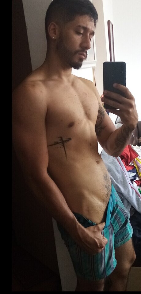 Naakte gelekte OnlyFans-foto van Andres