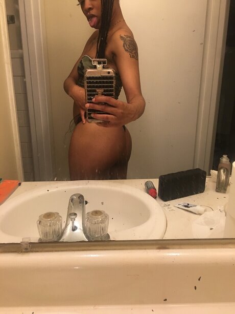 Naakte gelekte OnlyFans-foto van Mixxdoll Sammi