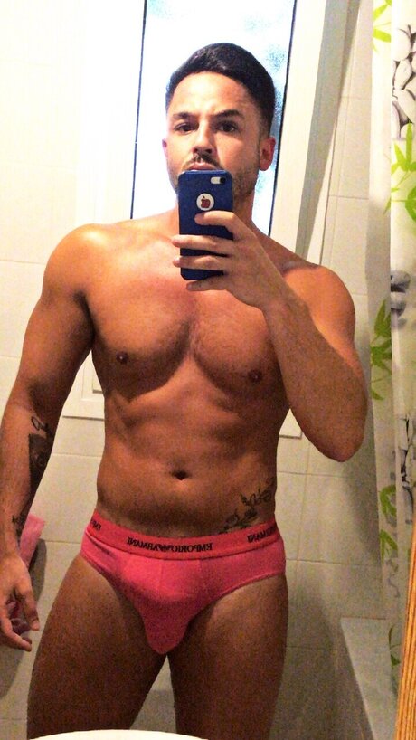 Naakte gelekte OnlyFans-foto van Adrianofarrapa