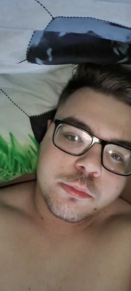 Naakte gelekte OnlyFans-foto van Luke