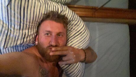Naakte gelekte OnlyFans-foto van Jamie