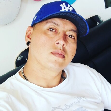 Naakte gelekte OnlyFans-foto van Harry Montoya