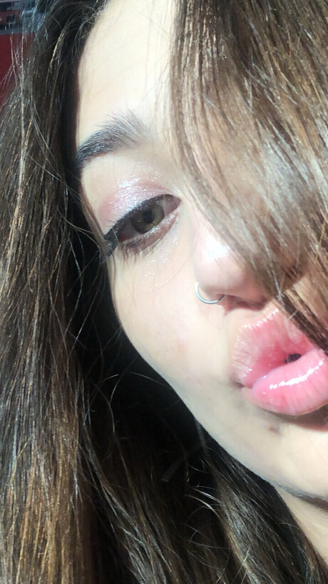 Naakte gelekte OnlyFans-foto van Angels Feet