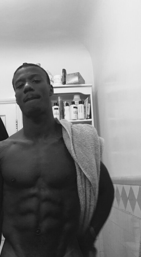 Naakte gelekte OnlyFans-foto van Bbc80