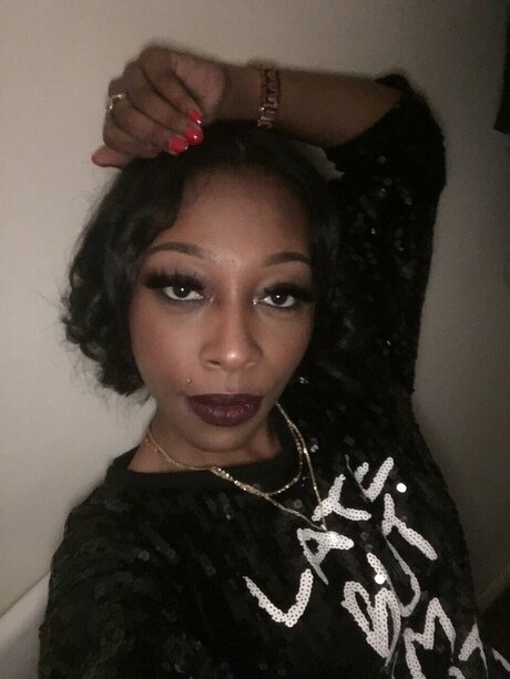 Naakte gelekte OnlyFans-foto van Precious