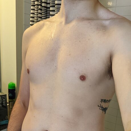 Naakte gelekte OnlyFans-foto van Riley Stone