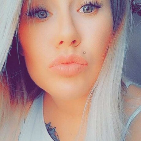 Naakte gelekte OnlyFans-foto van Cassie Mckinney