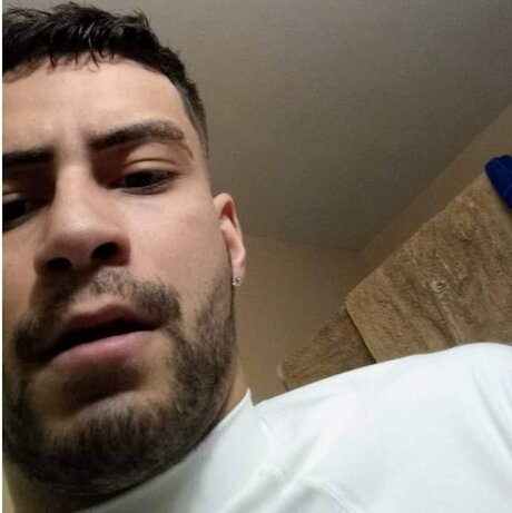 Naakte gelekte OnlyFans-foto van Prttybfrlf