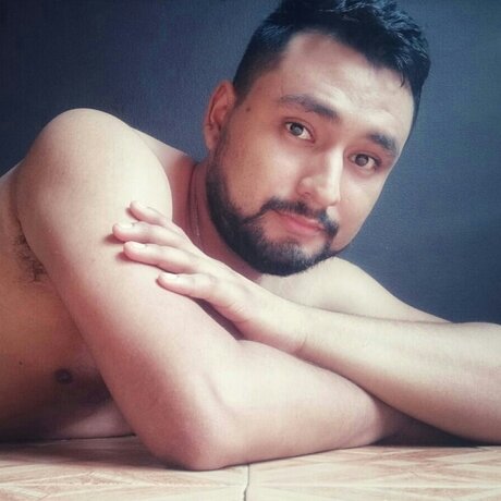 Naakte gelekte OnlyFans-foto van Beto Pedas