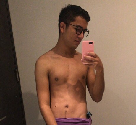 Naakte gelekte OnlyFans-foto van Shy Twink