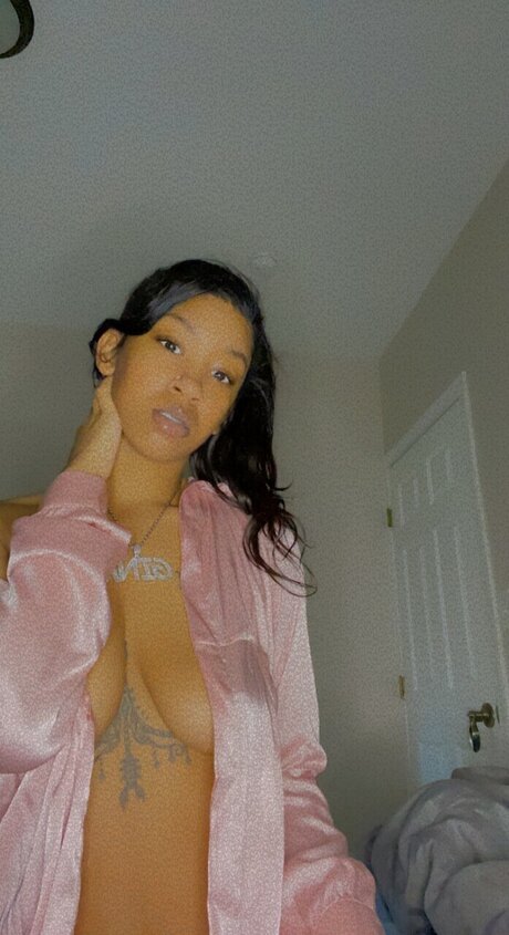 Naakte gelekte OnlyFans-foto van Gina