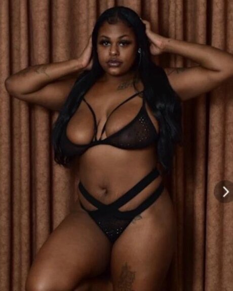 Naakte gelekte OnlyFans-foto van Lotus