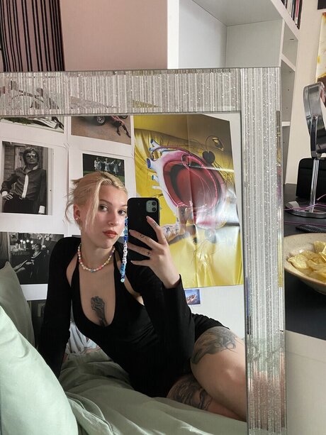 Naakte gelekte OnlyFans-foto van Zozo