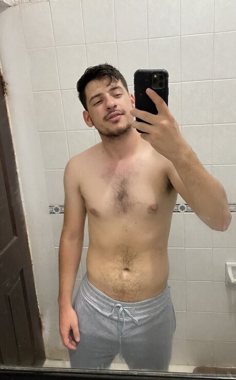 Naakte gelekte OnlyFans-foto van Fernando B