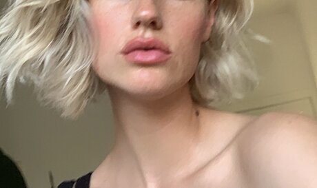Naakte gelekte OnlyFans-foto van Garbag