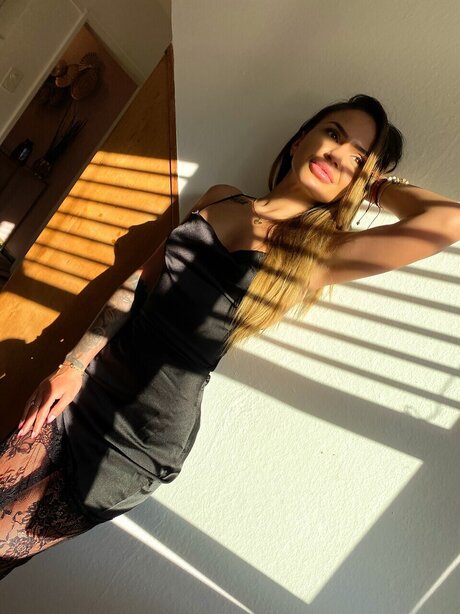 Naakte gelekte OnlyFans-foto van Lilith
