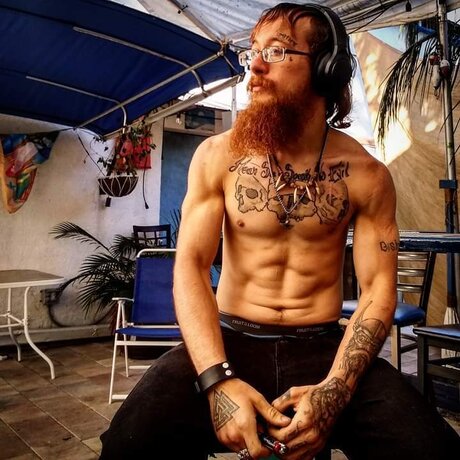 Naakte gelekte OnlyFans-foto van Taylor Bergulfr