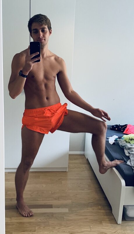 Naakte gelekte OnlyFans-foto van Tawani
