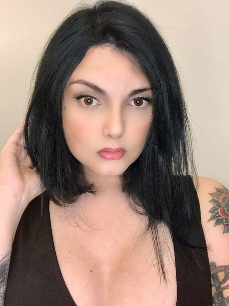 Naakte gelekte OnlyFans-foto van Luna Melina