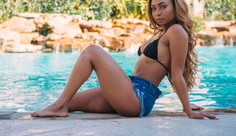Naakte gelekte OnlyFans-foto van Serena