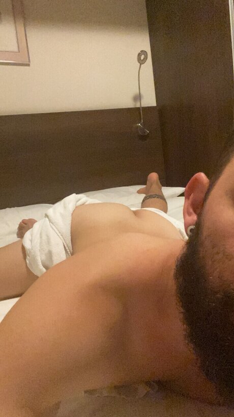 Naakte gelekte OnlyFans-foto van Mike 