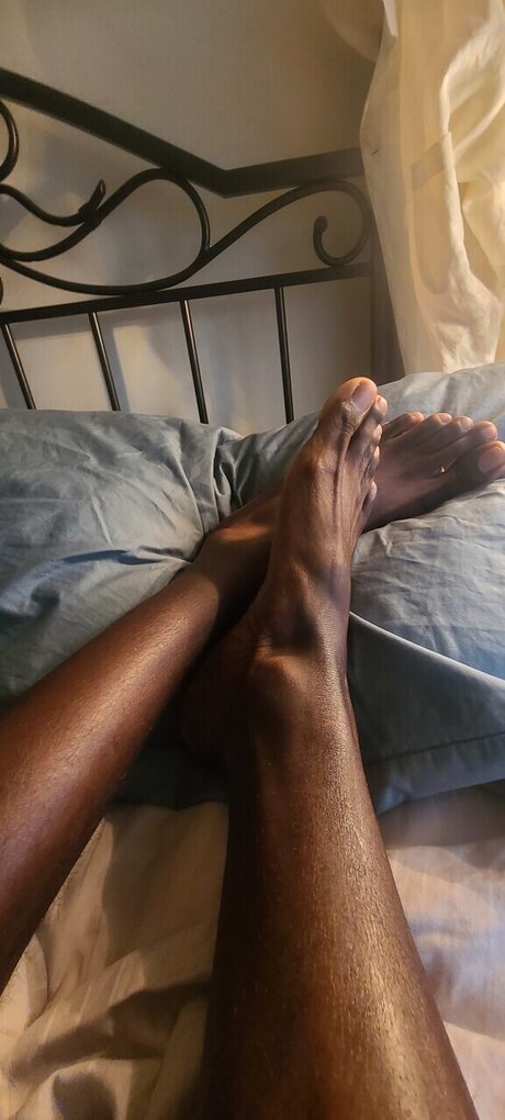 Naakte gelekte OnlyFans-foto van Melaninfoot