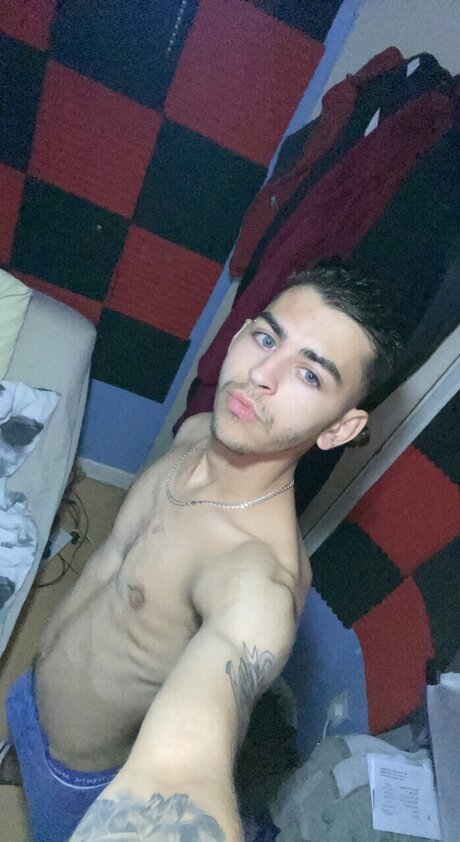 Naakte gelekte OnlyFans-foto van Luke Kay