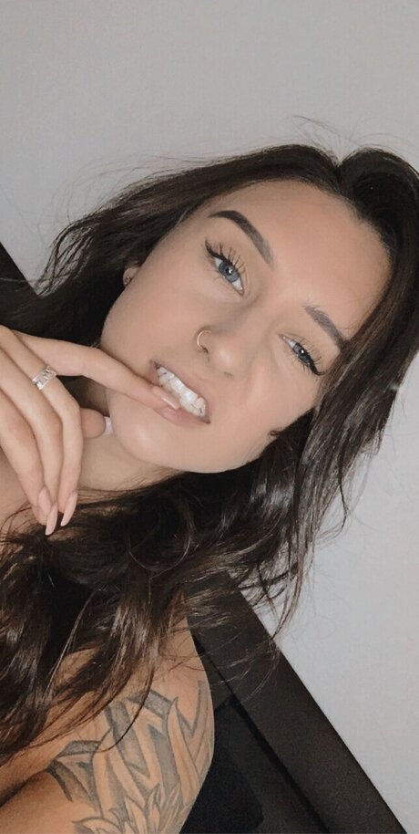 Naakte gelekte OnlyFans-foto van Blaire Ackley