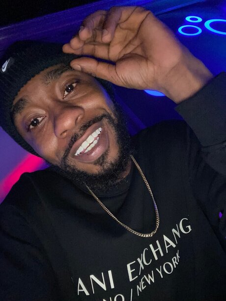 Naakte gelekte OnlyFans-foto van Keyon Graham