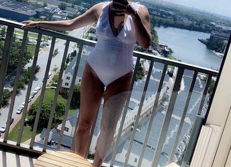 Naakte gelekte OnlyFans-foto van Maeve Golding