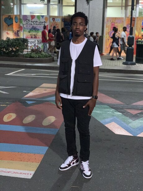 Naakte gelekte OnlyFans-foto van Dmario Barber