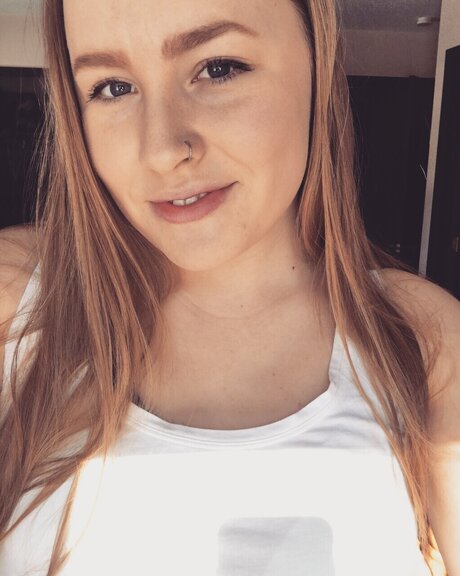 Naakte gelekte OnlyFans-foto van Mackenzie