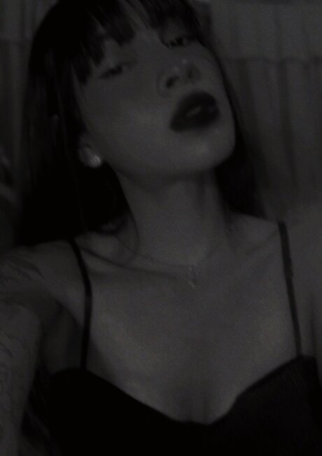Naakte gelekte OnlyFans-foto van Rose