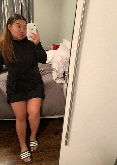 Naakte gelekte OnlyFans-foto van Betty