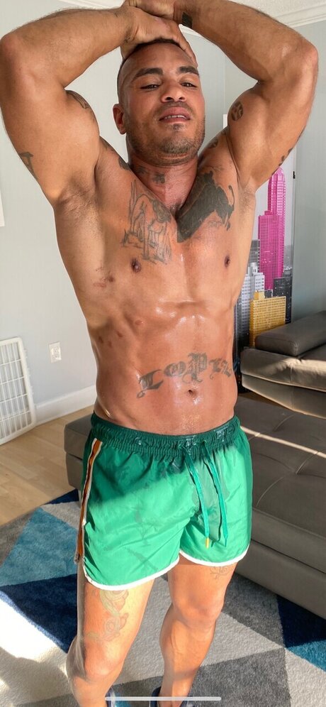 Naakte gelekte OnlyFans-foto van Gsxrryder