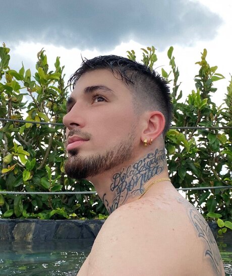 Naakte gelekte OnlyFans-foto van Camilo Colmenares