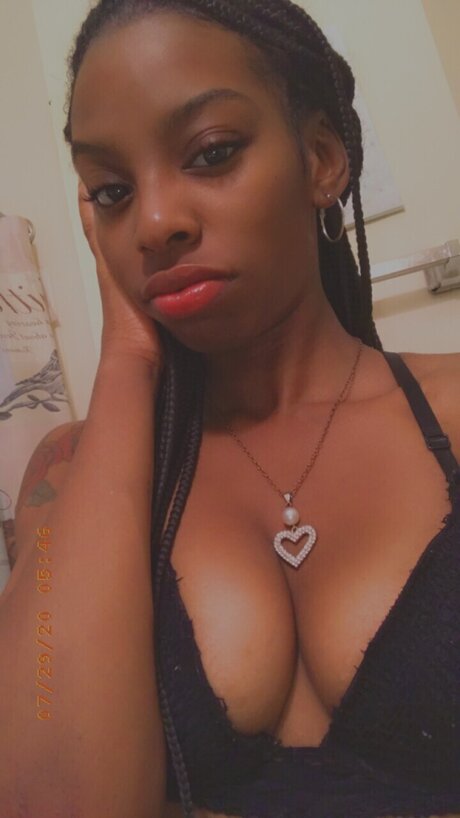 Naakte gelekte OnlyFans-foto van Dallas