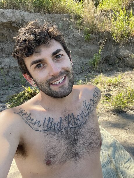 Naakte gelekte OnlyFans-foto van James Kenny