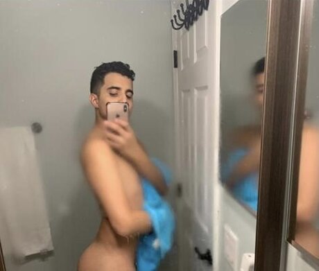 Naakte gelekte OnlyFans-foto van Luigi