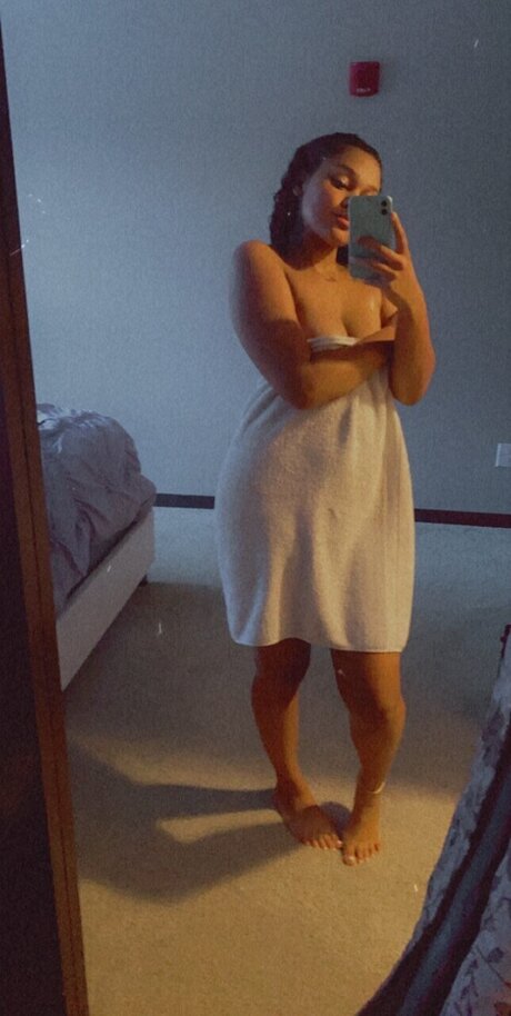 Naakte gelekte OnlyFans-foto van Rose