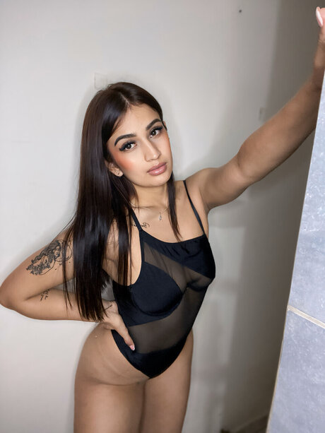 Naakte gelekte OnlyFans-foto van Ariana Gaitn