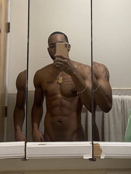 Naakte gelekte OnlyFans-foto van Ryeem