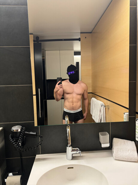 Naakte gelekte OnlyFans-foto van Josh
