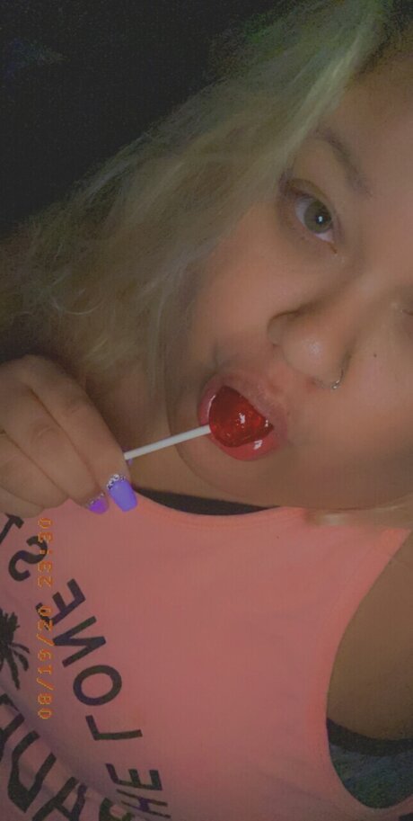 Naakte gelekte OnlyFans-foto van Naomii